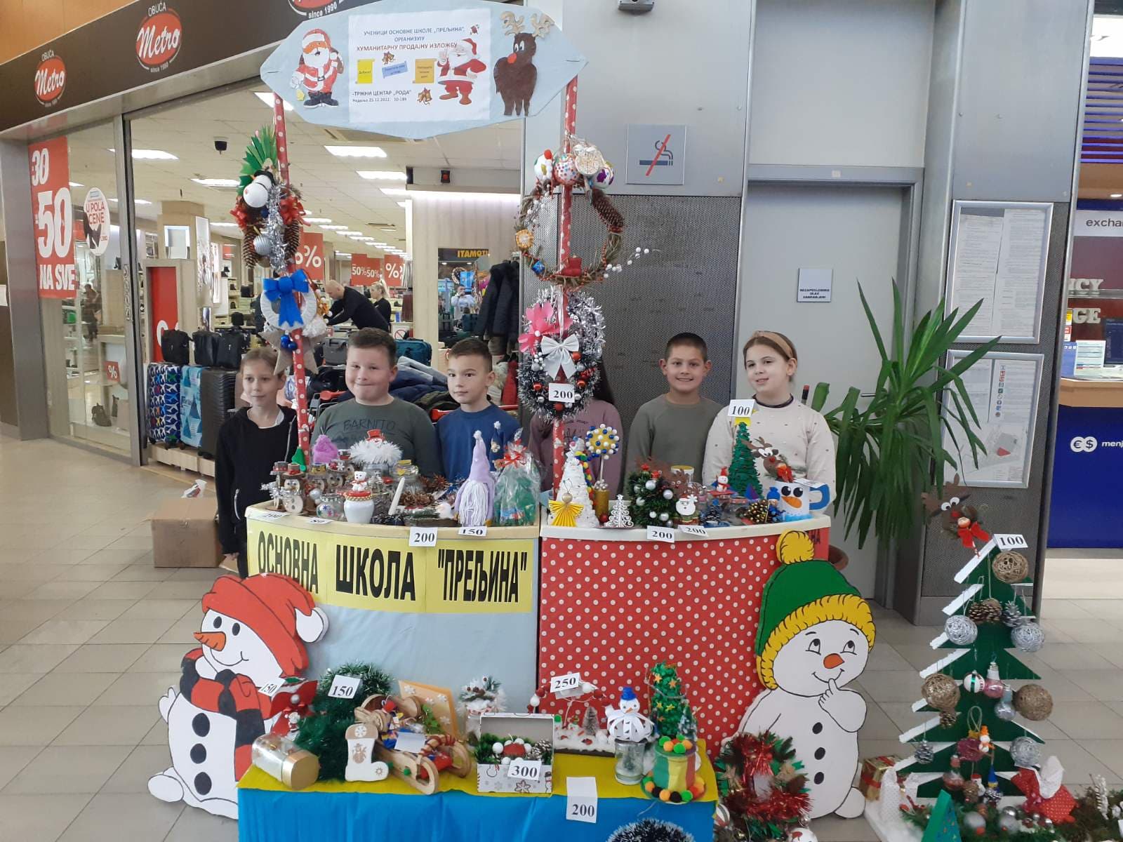 Humanitarna prodajna izložba OŠ "Preljina" u tržnom centru "Roda"