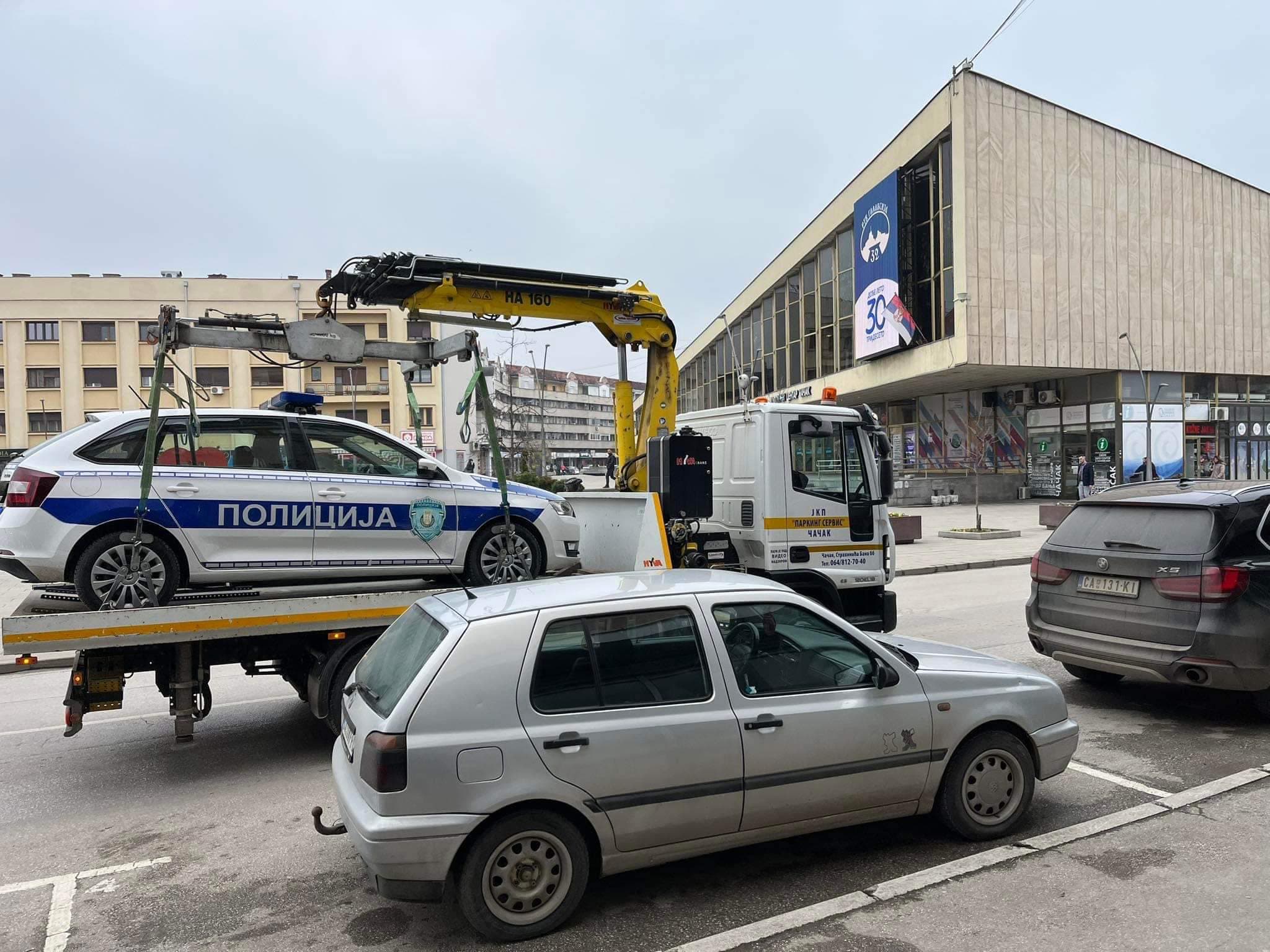Hit reakcije Čačana - Pauk odneo policijski auto