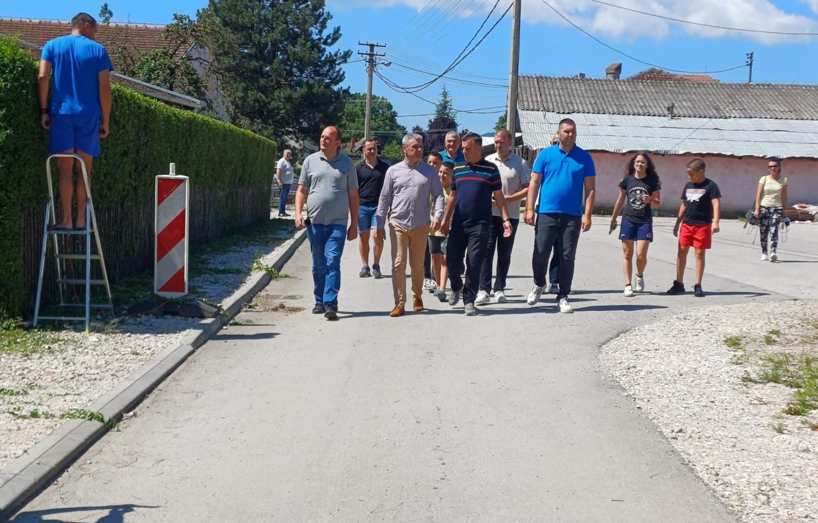 Novi asfalt i dečje igralište u Mršincima