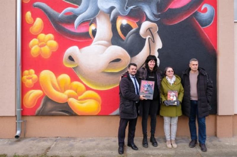 U Čačku postavljen prvi 3D model murala za slepe i slabovide