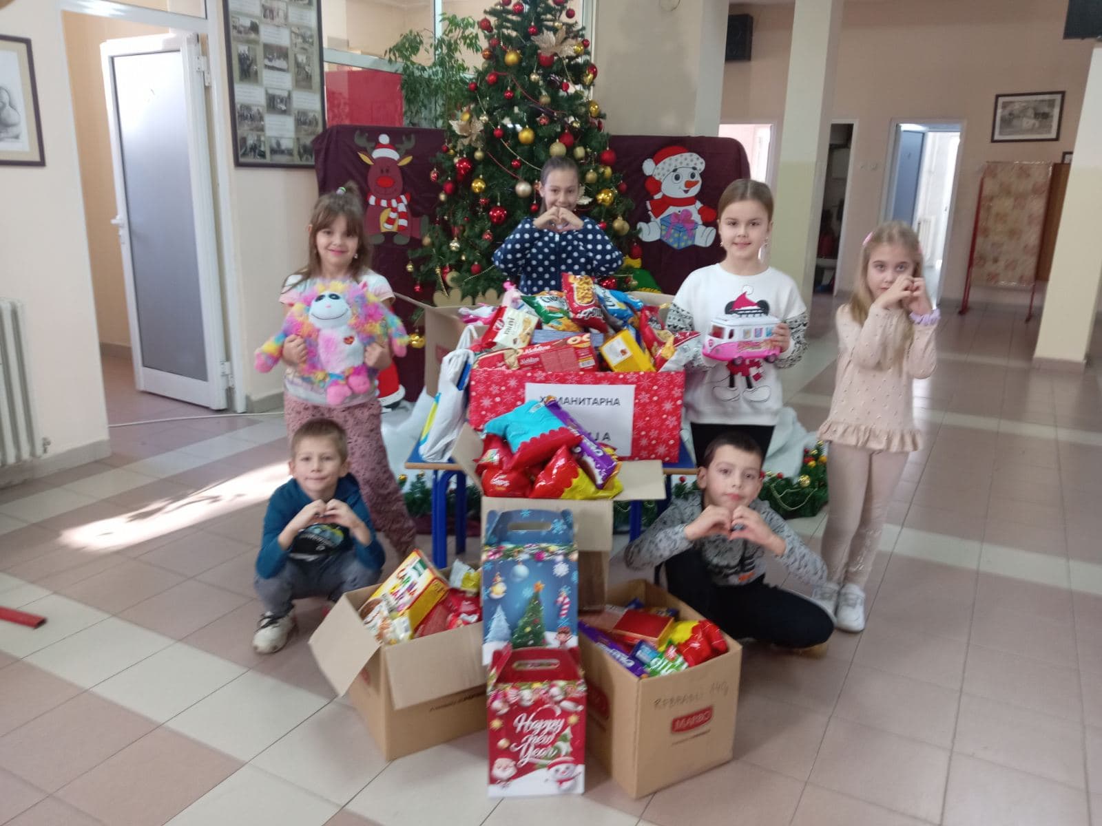 Učenici Osnovne škole "Preljina" prikupili igračke i slatkiše za Humanitarnu akciju "Osmeh na dar"