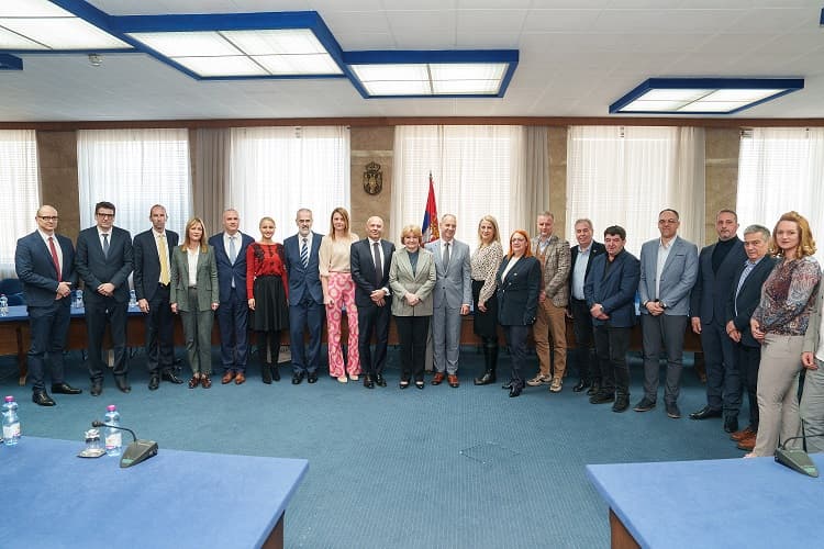 I Opštoj bolnici u Čačku uručen novi defibrilator