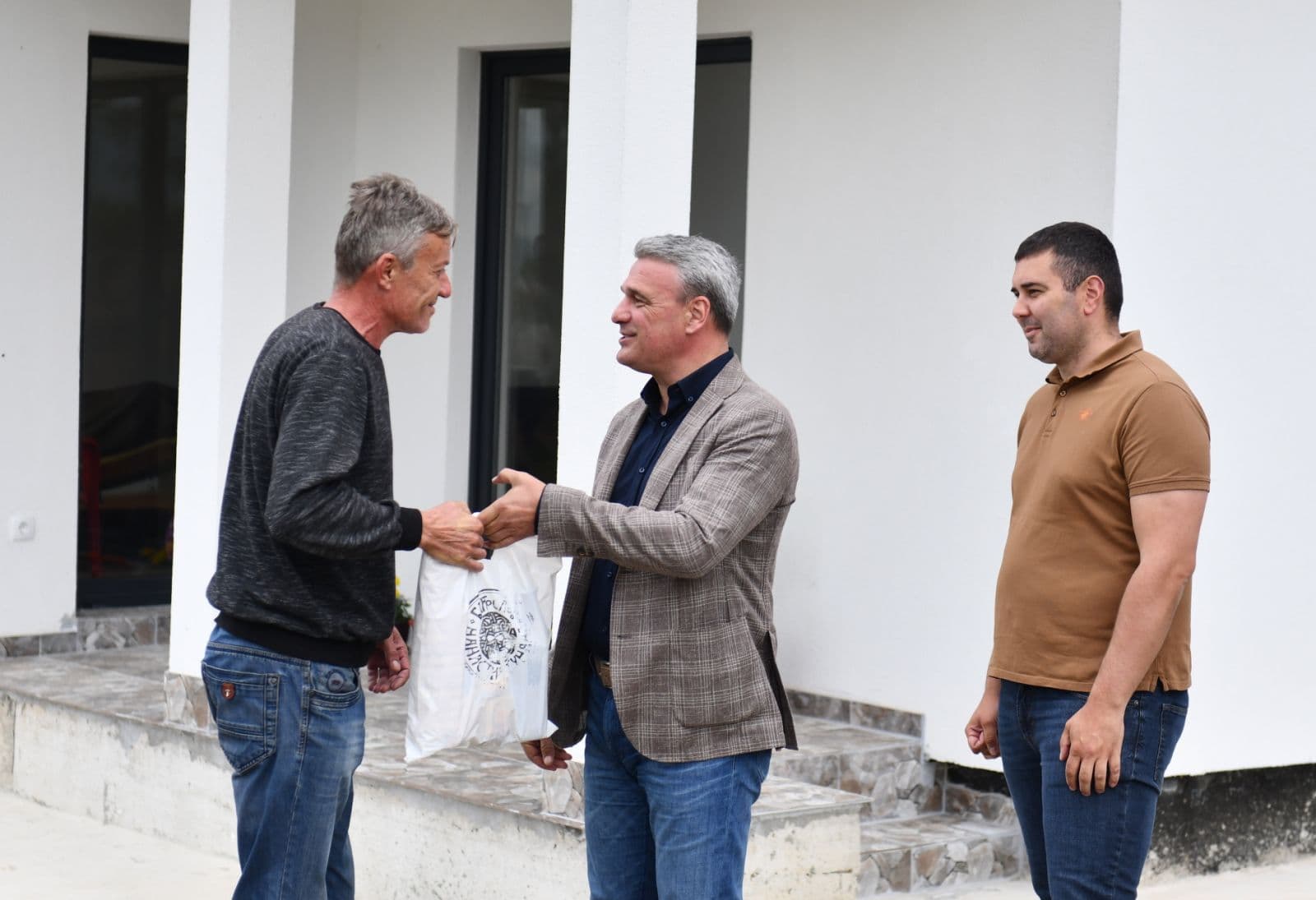 Gradonačelnik Todorović sa saradnicima posetio Dejana Pajovića iz Mršinaca