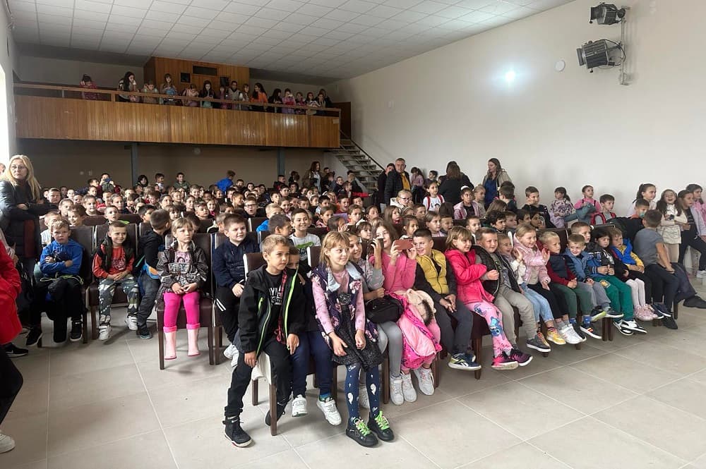 Učenici i nastavnici OŠ "Preljina" obeležili Dečiju nedelju