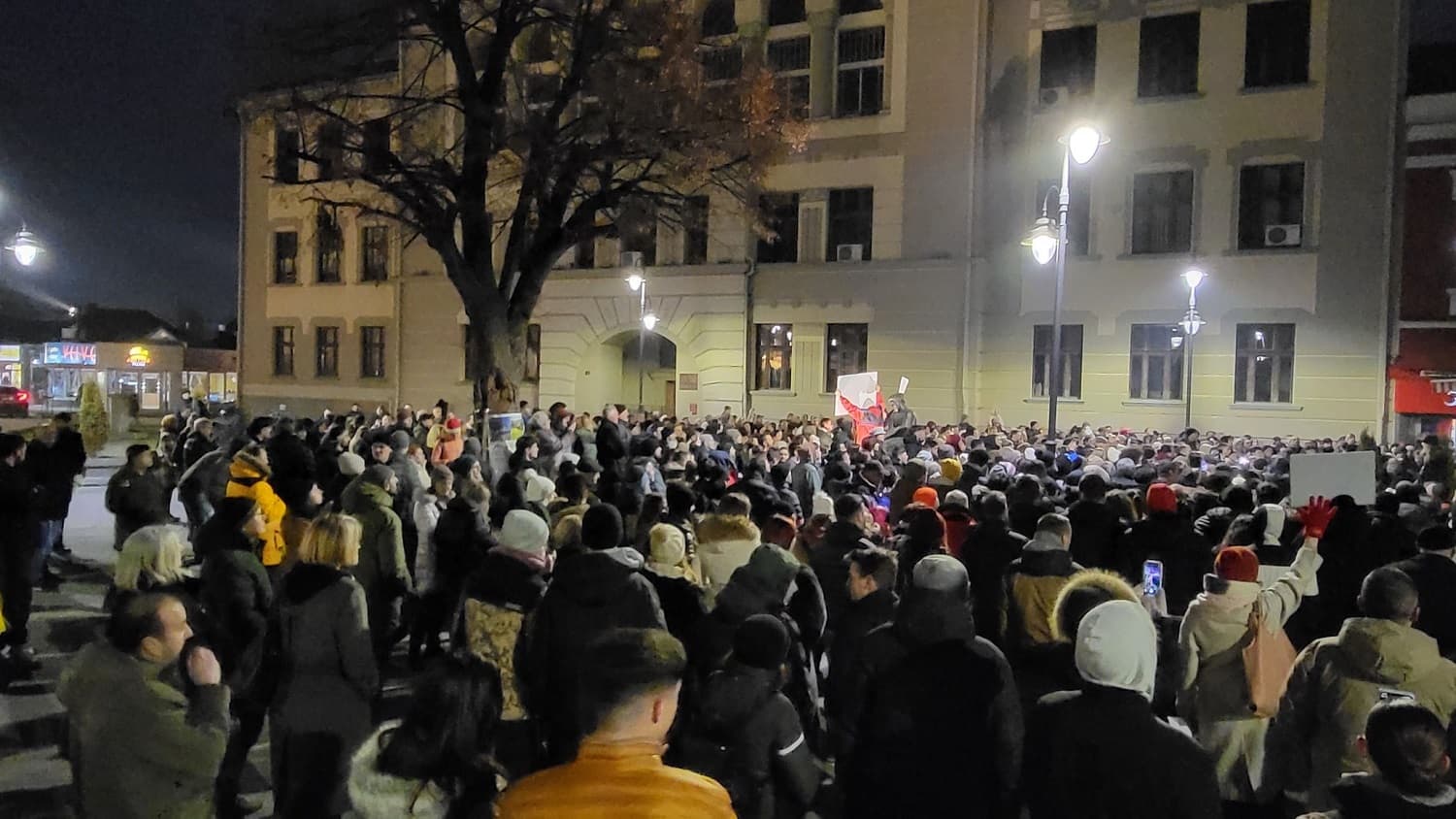 Više hiljada ljudi protestovalo u Čačku, podrška profesoru Gimnazije i njegovoj porodici (FOTO+VIDEO)