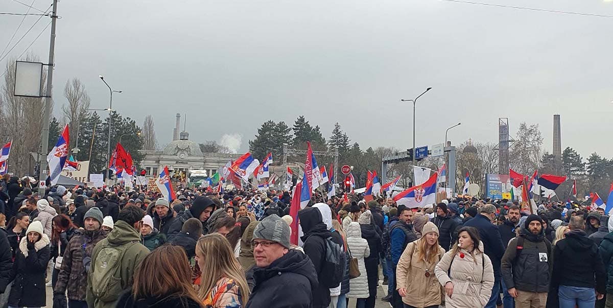 Protest "Sretnimo se na Sretenje": "Kragujevac danas piše istoriju, ovo je buđenje Srbije i prava slika naše zemlje" (FOTO+VIDEO)
