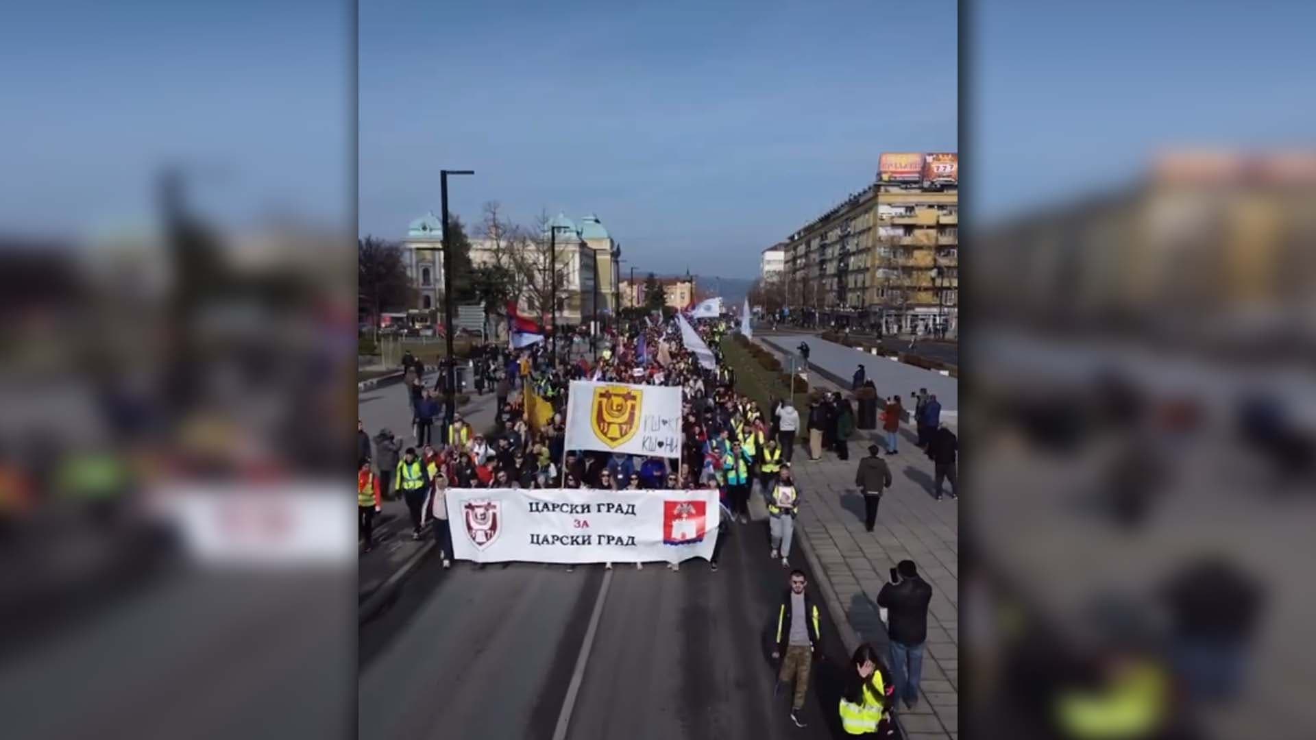 Nakon spektakularnog dočeka, studenti iz Kruševca nastavili put ka Nišu (VIDEO)