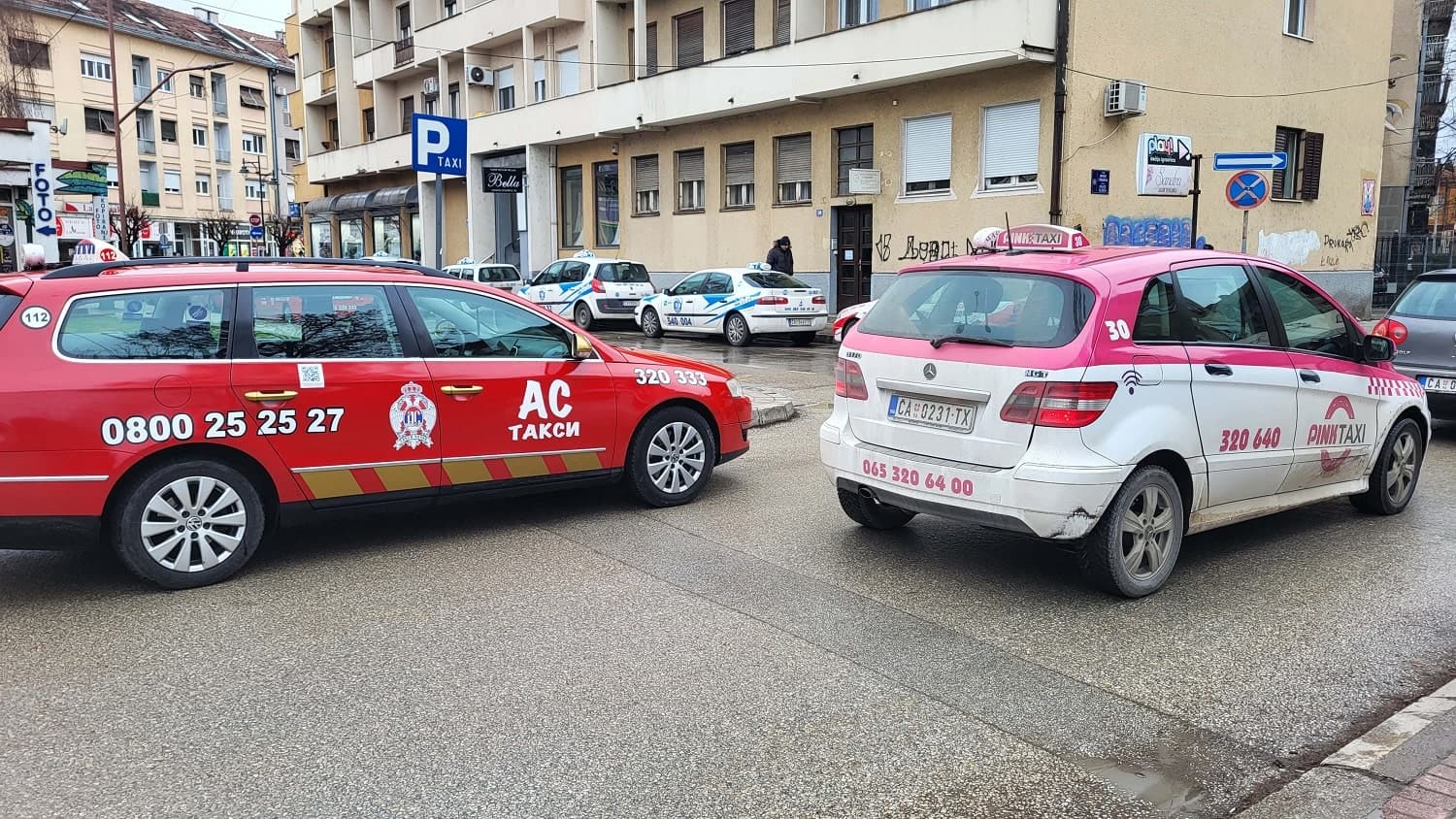 I "AS" i "Pink" taksi idu po čačanske studente i maturante u Niš