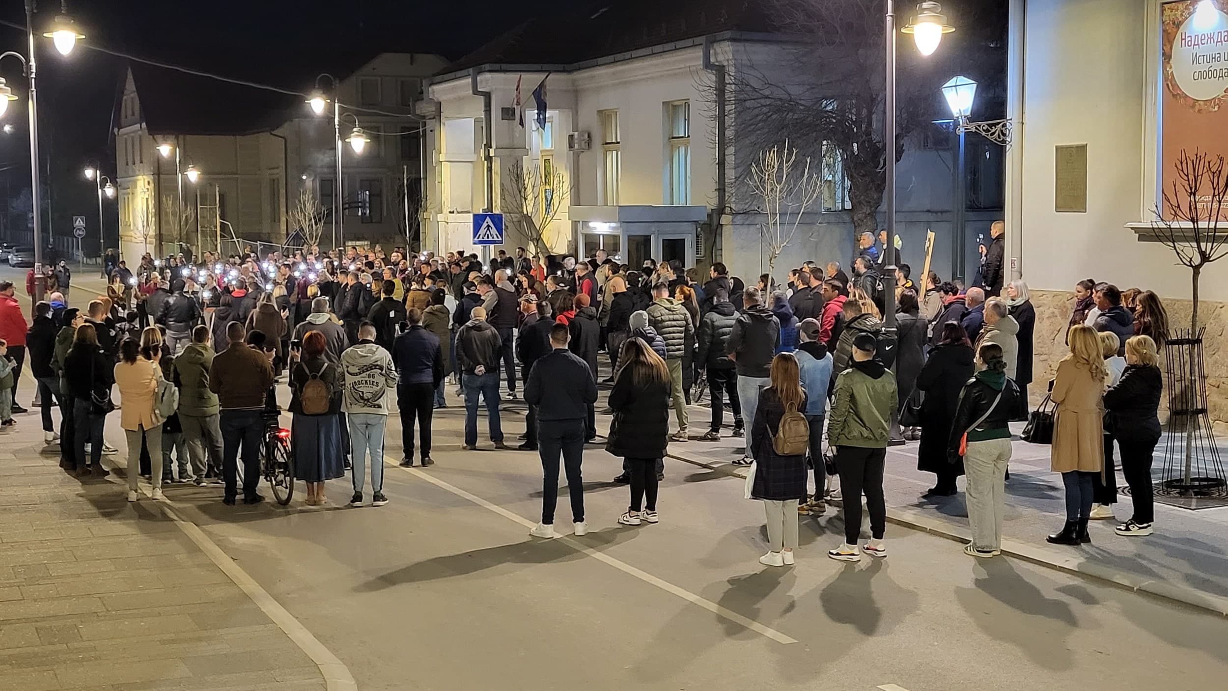 Čačak: Šesnaest minuta tišine za 16 nastradalih u Novom Sadu