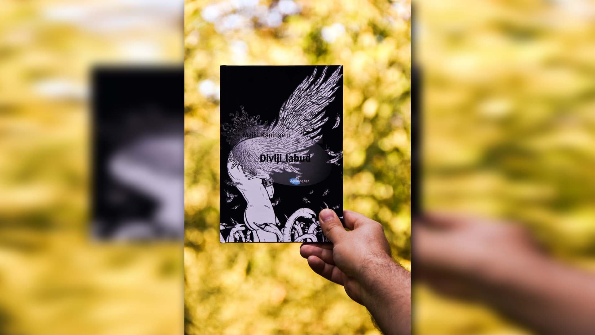 Najlepše fotografije s knjigom Arhipelaga: Foto konkurs Arhipelaga povodom 18 godina rada