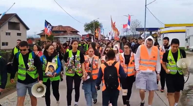Studenti i maturanti iz Čačka, Užica, Valjeva, Požege i Gornjeg Milanovca pešače na veliki protest u Kraljevu