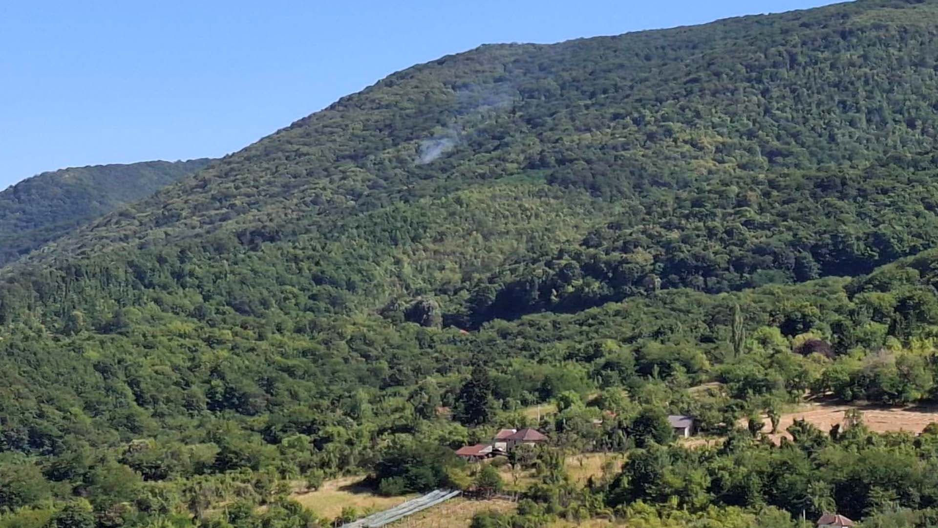 Požar u selu Banjica kod Čačka, vatrogasaci na terenu