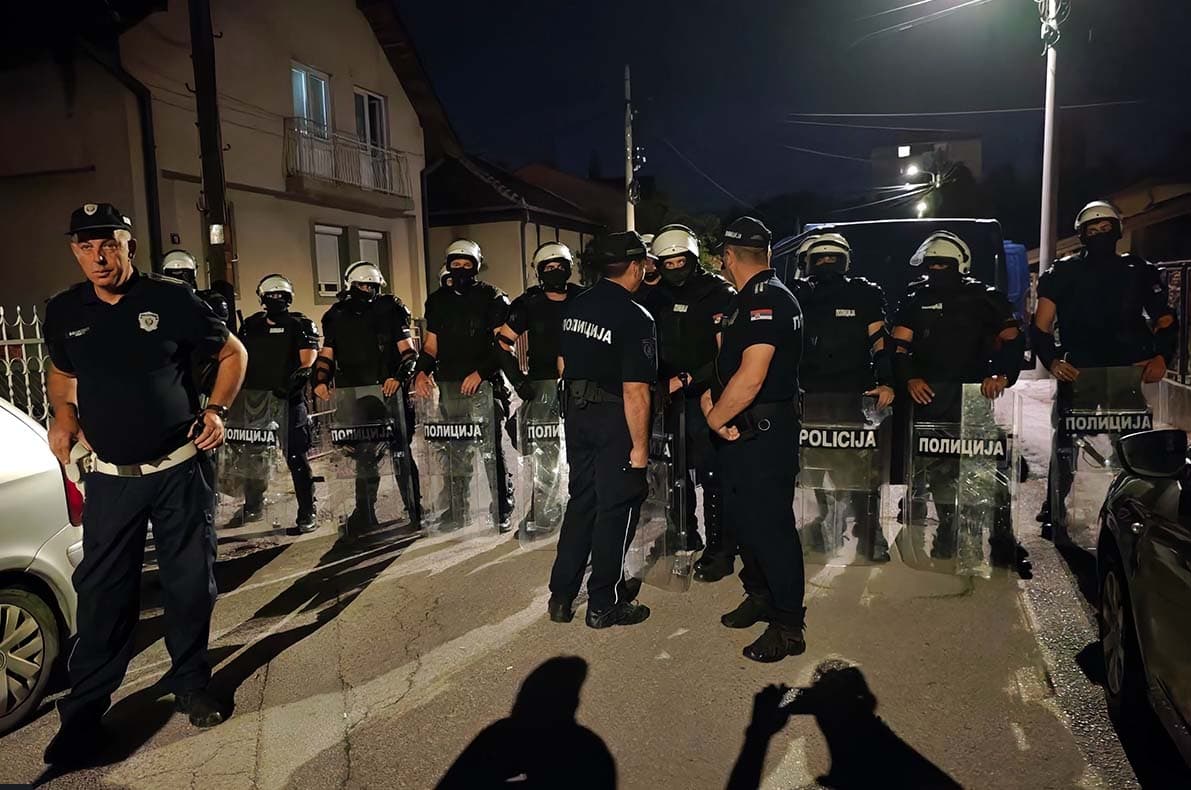 Čačani protestovali ispred kuće načelnika čačanske policije