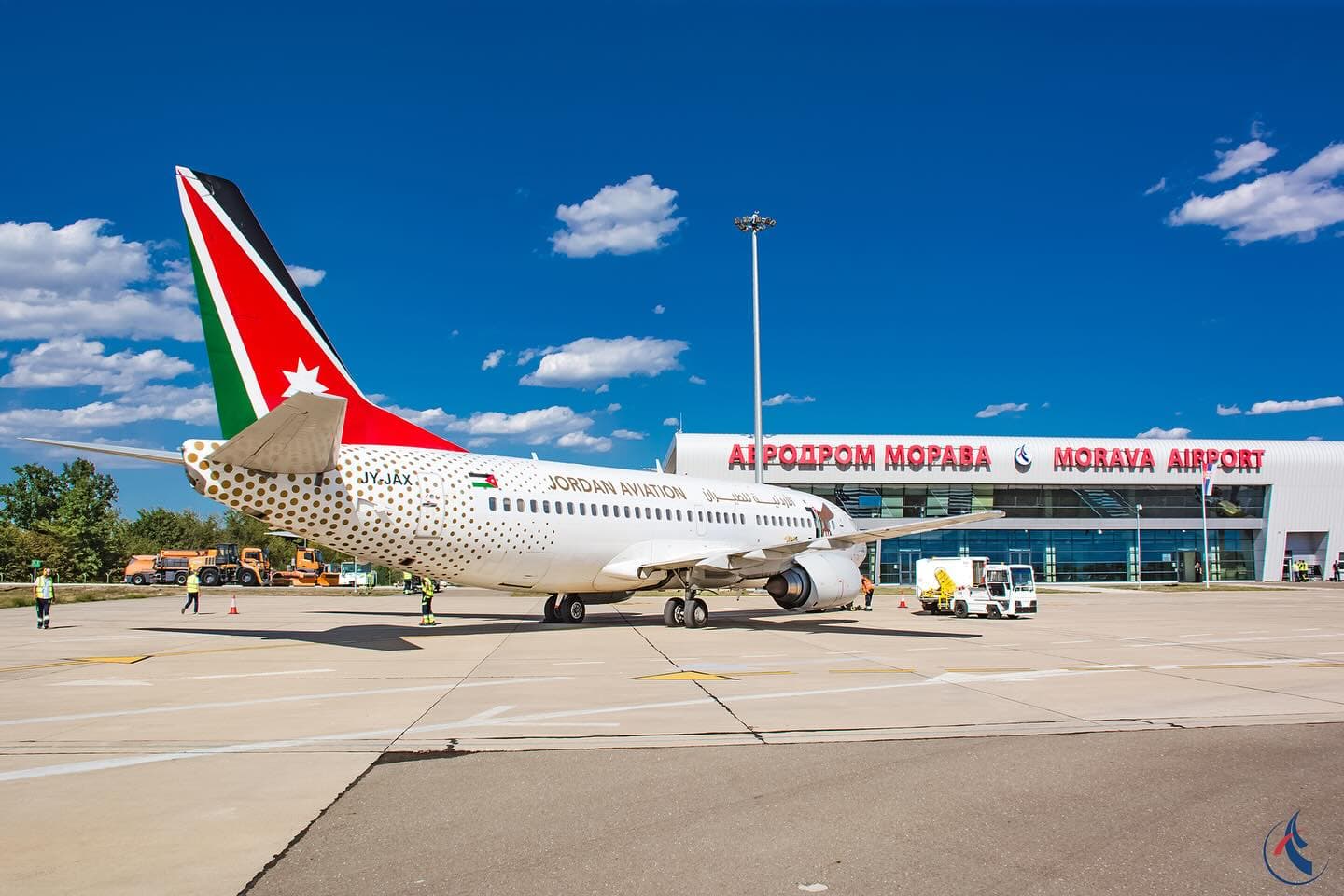 Na Aerodrom Morava sleteo Boing 737-300, najveći avion do sada