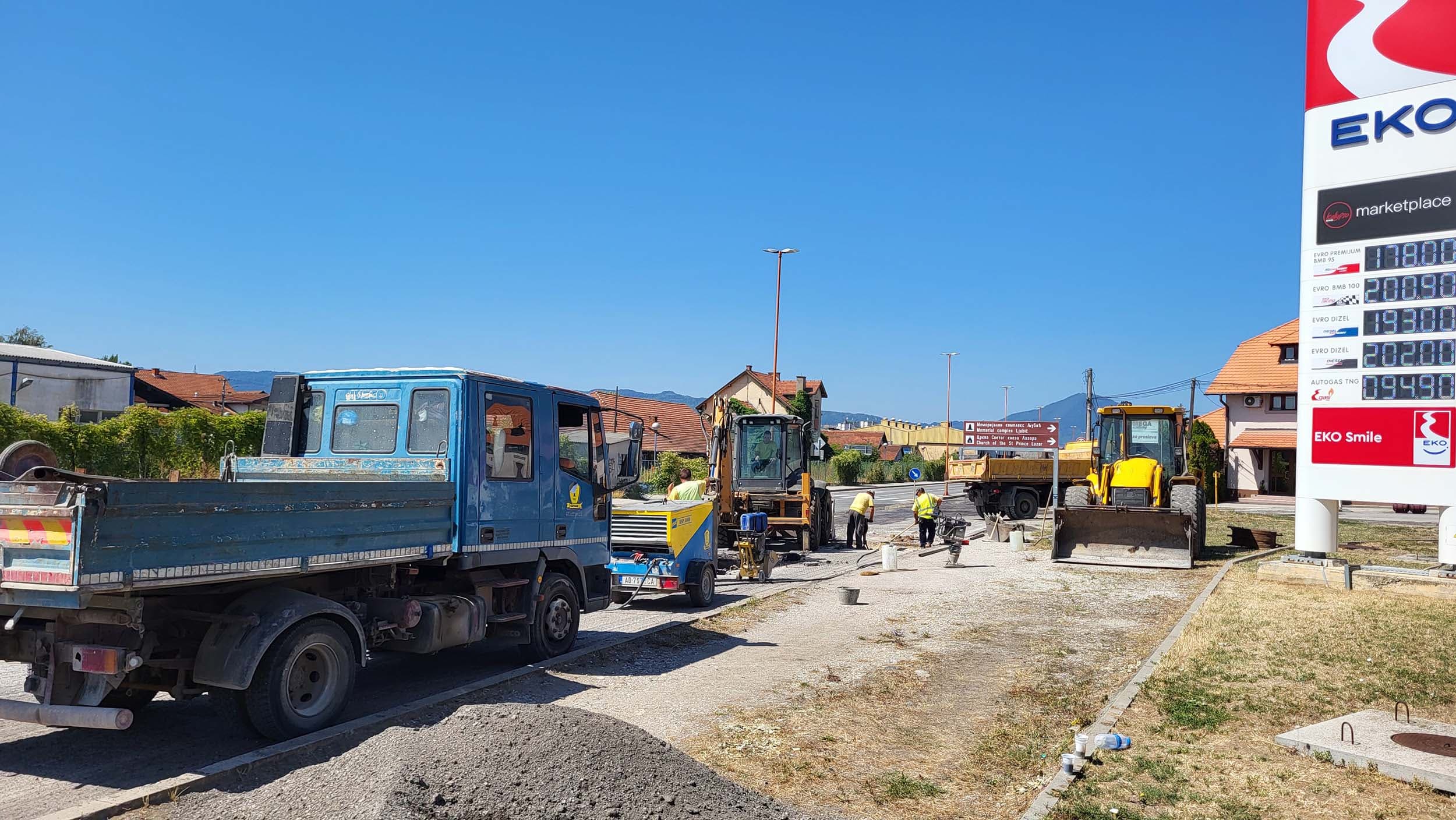 Radovi na zameni šaht poklopaca u Bulevaru Tanaska Rajića do kraja avgusta (VIDEO)