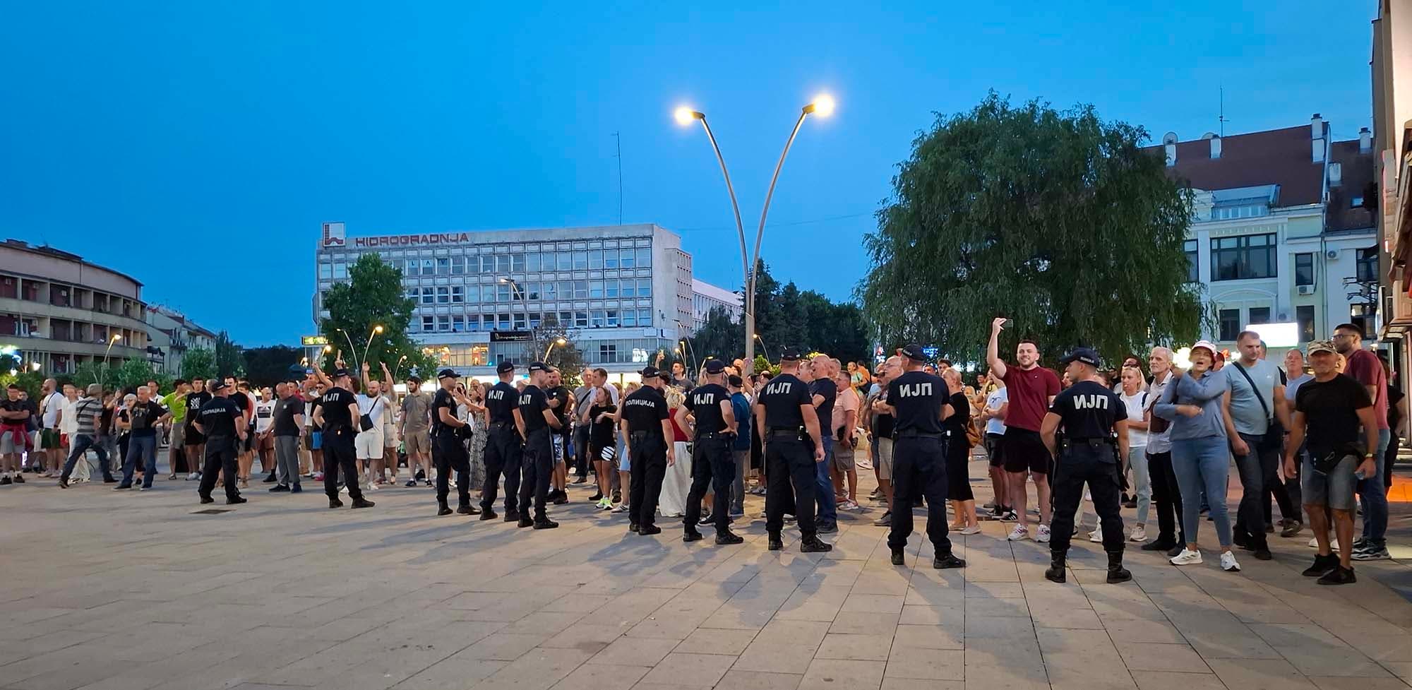 Tenzije i koškanje na protestima "Čačak protiv blokada" i "Upoznavanje dve Srbije" (VIDEO)