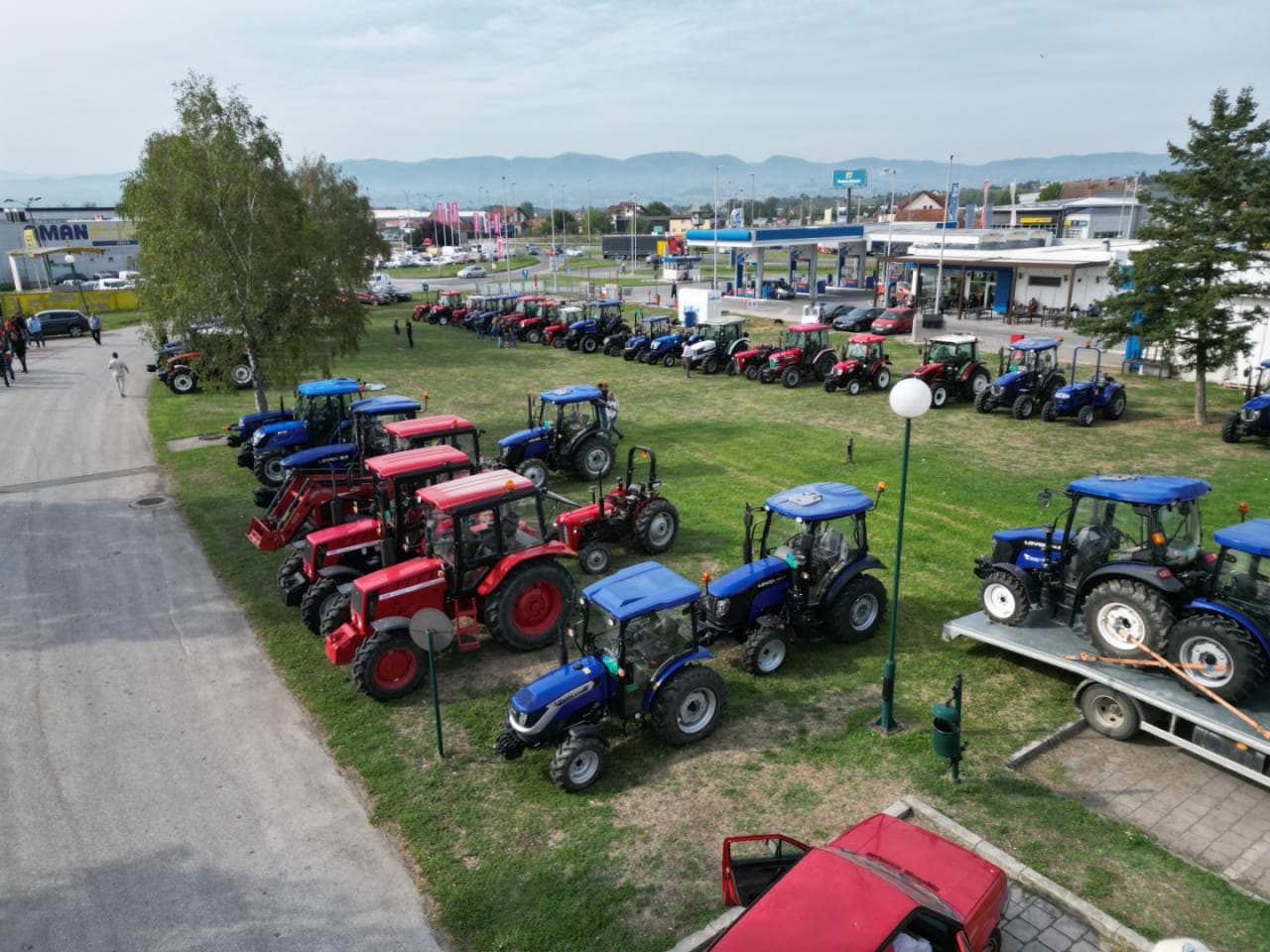 Potpisani ugovori sa poljoprivrednicima, danas dodeljeno 48 traktora