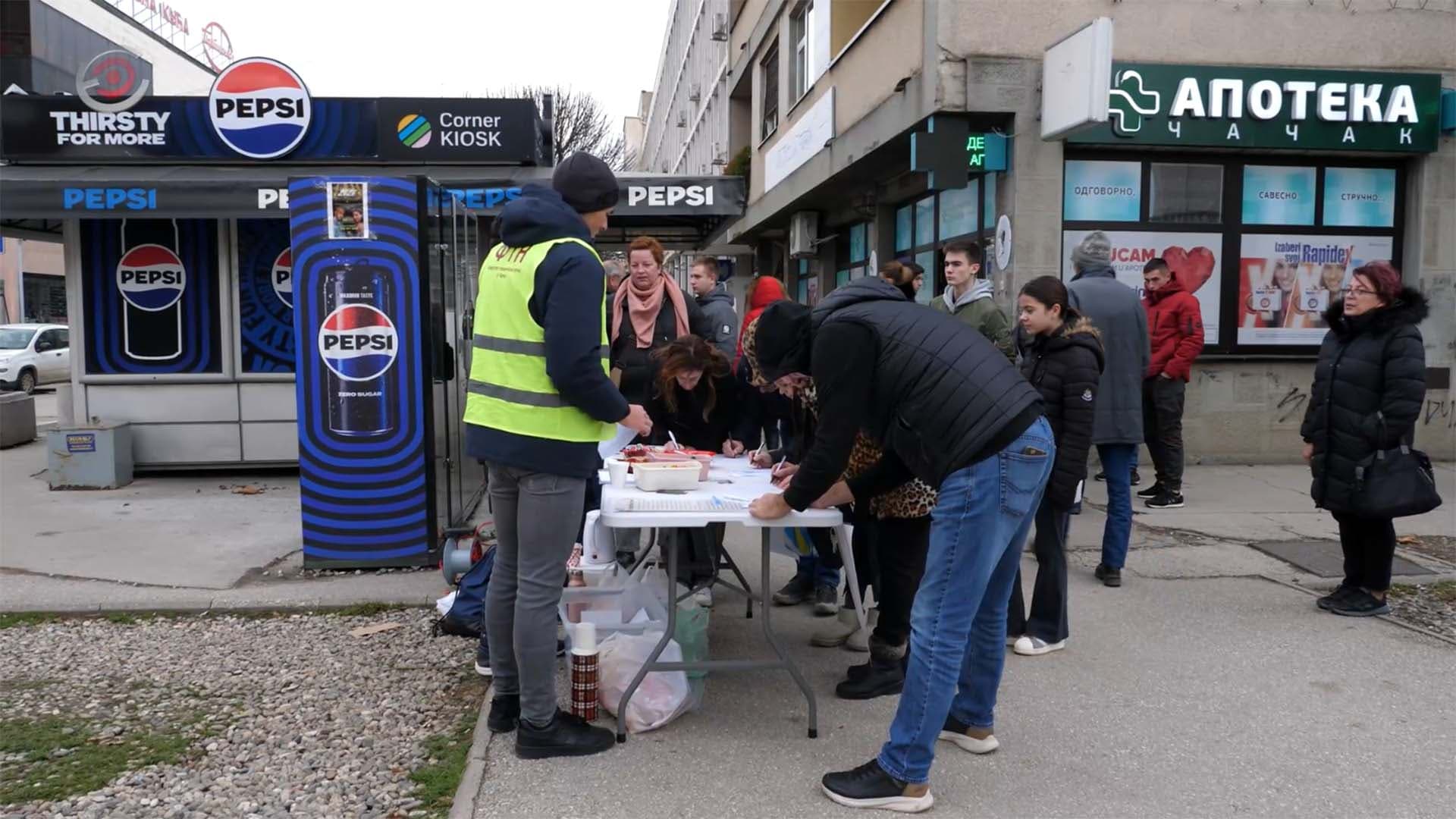 Studenti u akciji "Raspiši pobedu": Veliki odziv građana, traži se listić više (VIDEO)