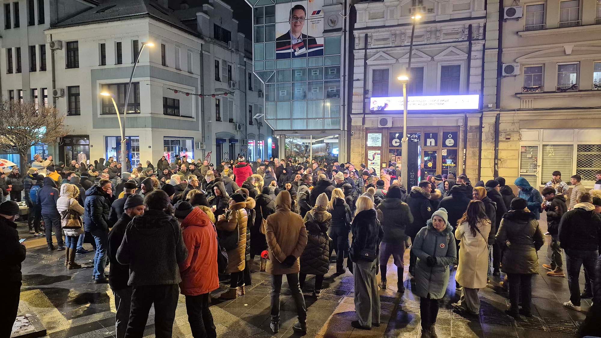 Informativni razgovori u policiji nakon debakla na dočeku pravoslavne Nove godine u Čačku, građani pozvali na protest uz poruku: Niko nije sam!