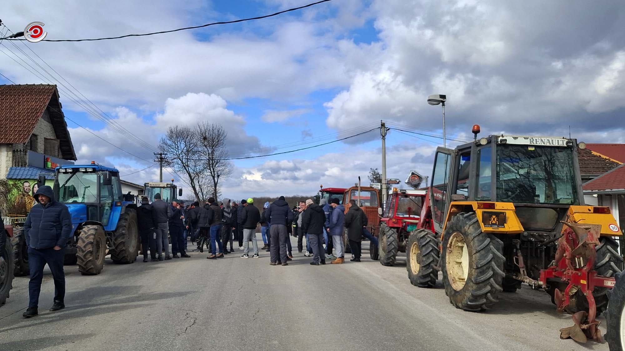 Višesatna blokada Starog puta Čačak - Kraljevo (VIDEO)