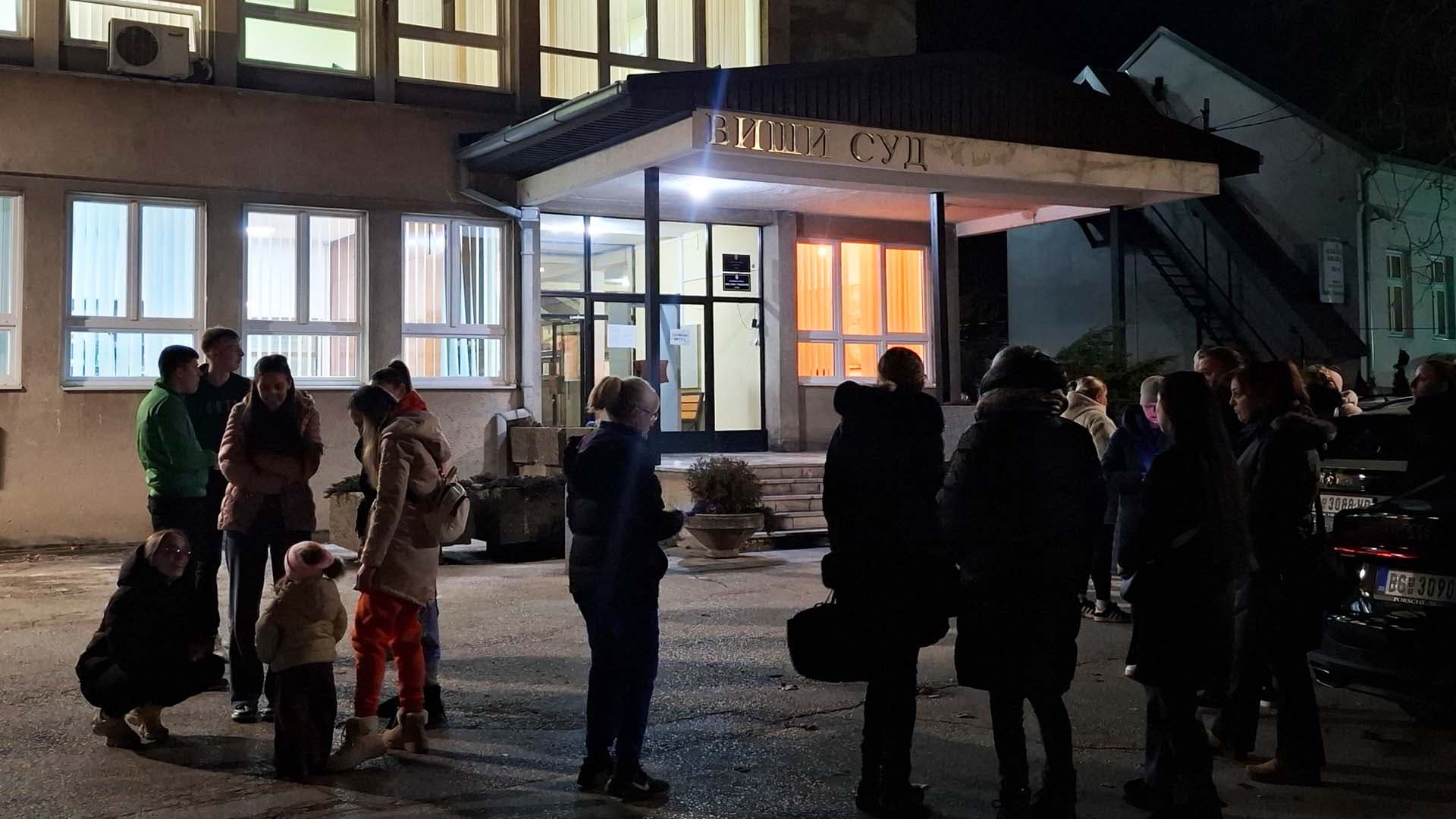 Poruka porodice i prijatelja male Eme Čačanima: Dođite da nas podržite na putu do istine, gde ste kada ste nam najpotrebniji? (VIDEO)