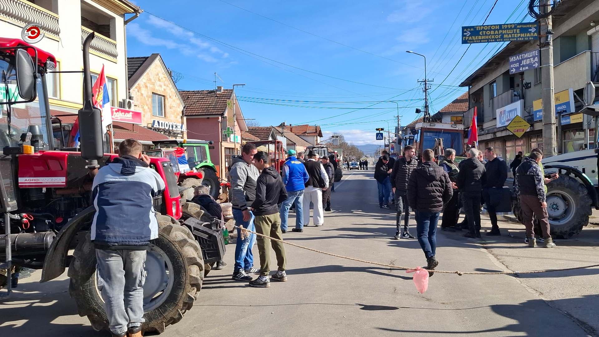 Poljoprivrednici optužuju policiju za represiju, prete još jačom radikalizacijom!
