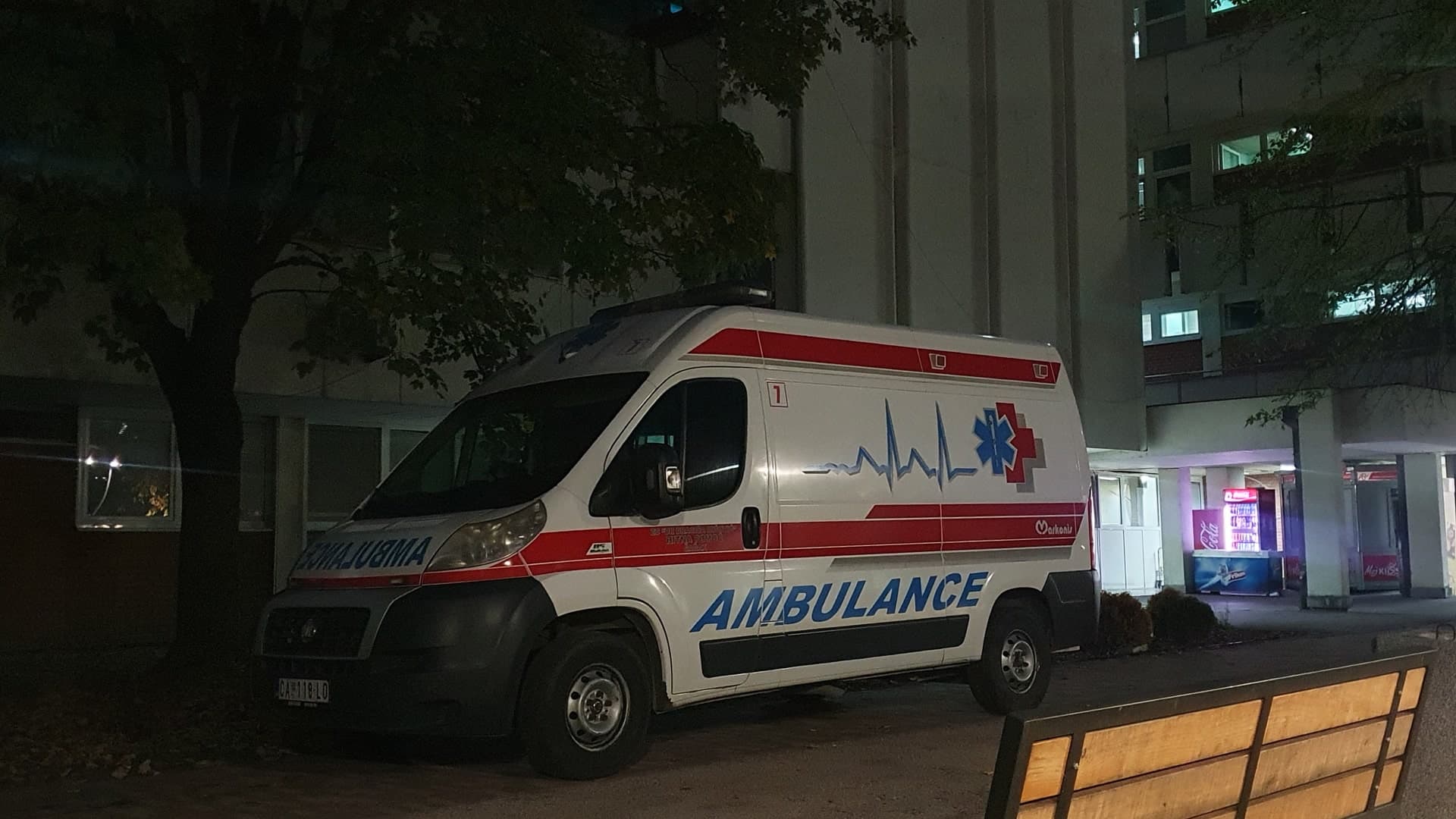INCIDENT U BRESNICI: Vozač pokušao da probije blokadu, poljoprivrednik zadobio teške telesne povrede!