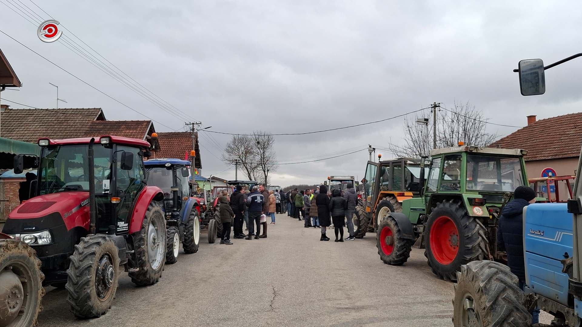 Poljoprivrednik: Pušteni smo iz policije, blokiramo i tokom vikenda - hakovali nam Vajber pa se širi lažna informacija