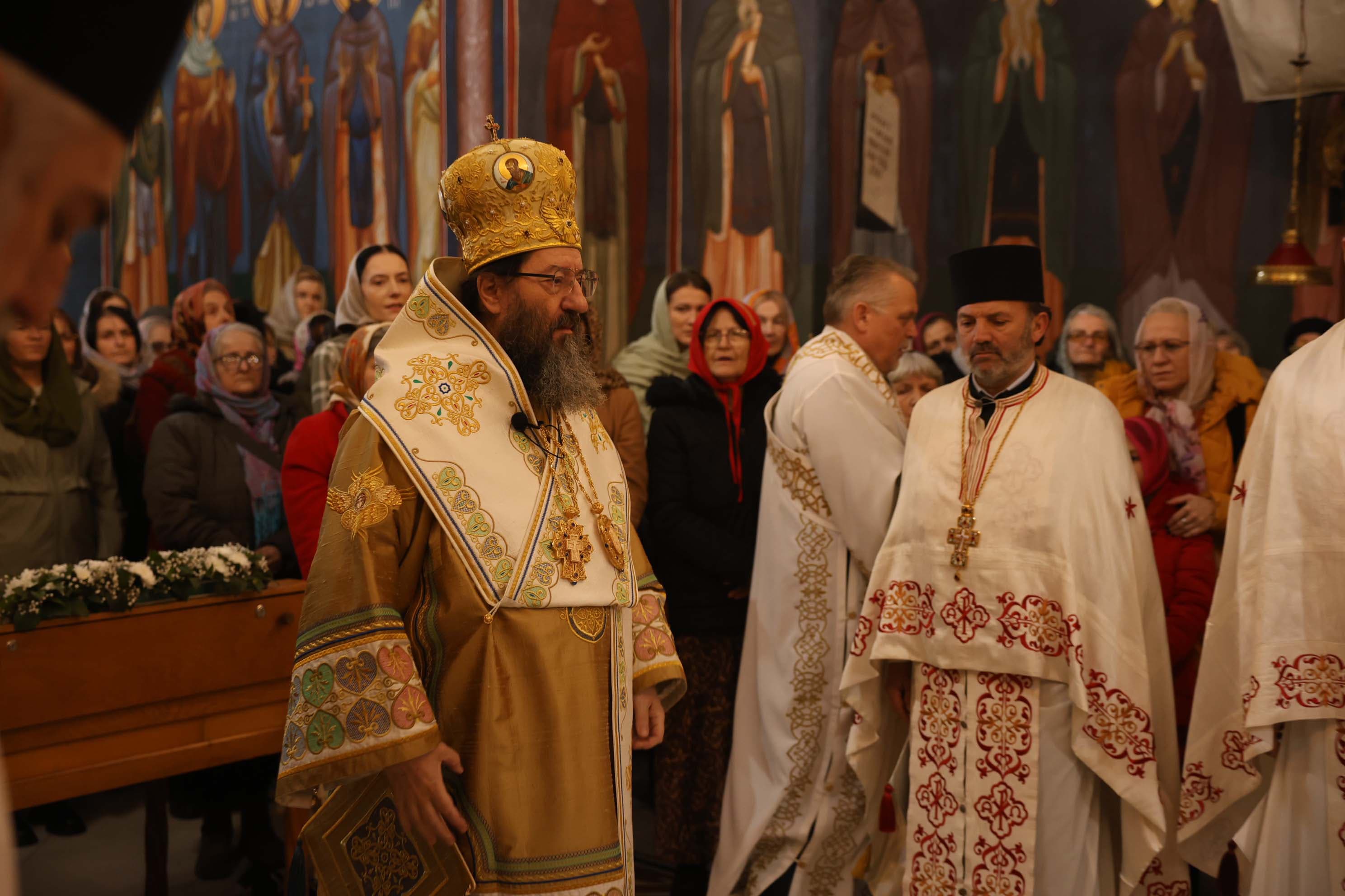 Razrešen mitropolit Justin, šest episkopa bilo protiv odluke