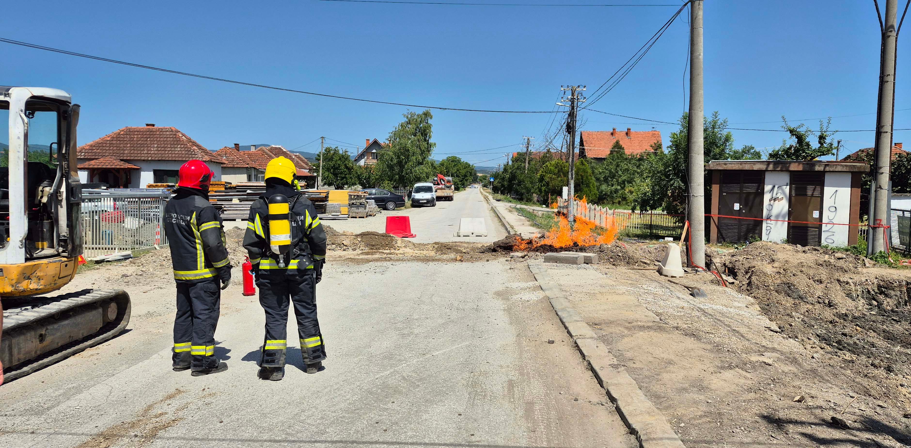 POŽAR U KONJEVIĆIMA: Oštećena cev za gas, jedna osoba povređena (VIDEO)