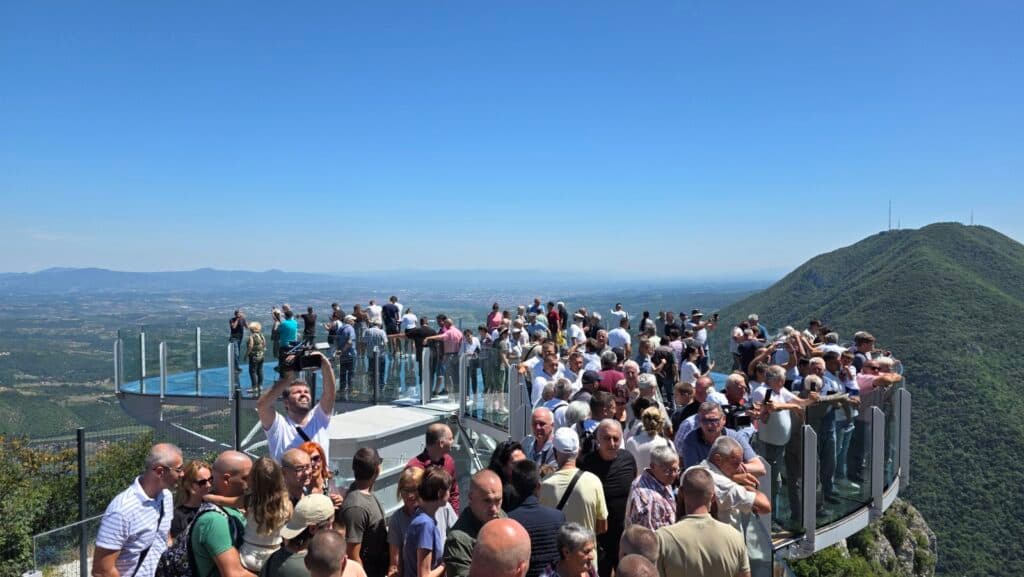 Svečano otvoren vidikovac "Kablar Skywalk": Besplatan ulaz prvih sedam dana, objavljen cenovnik pojedinačnih i grupnih karata