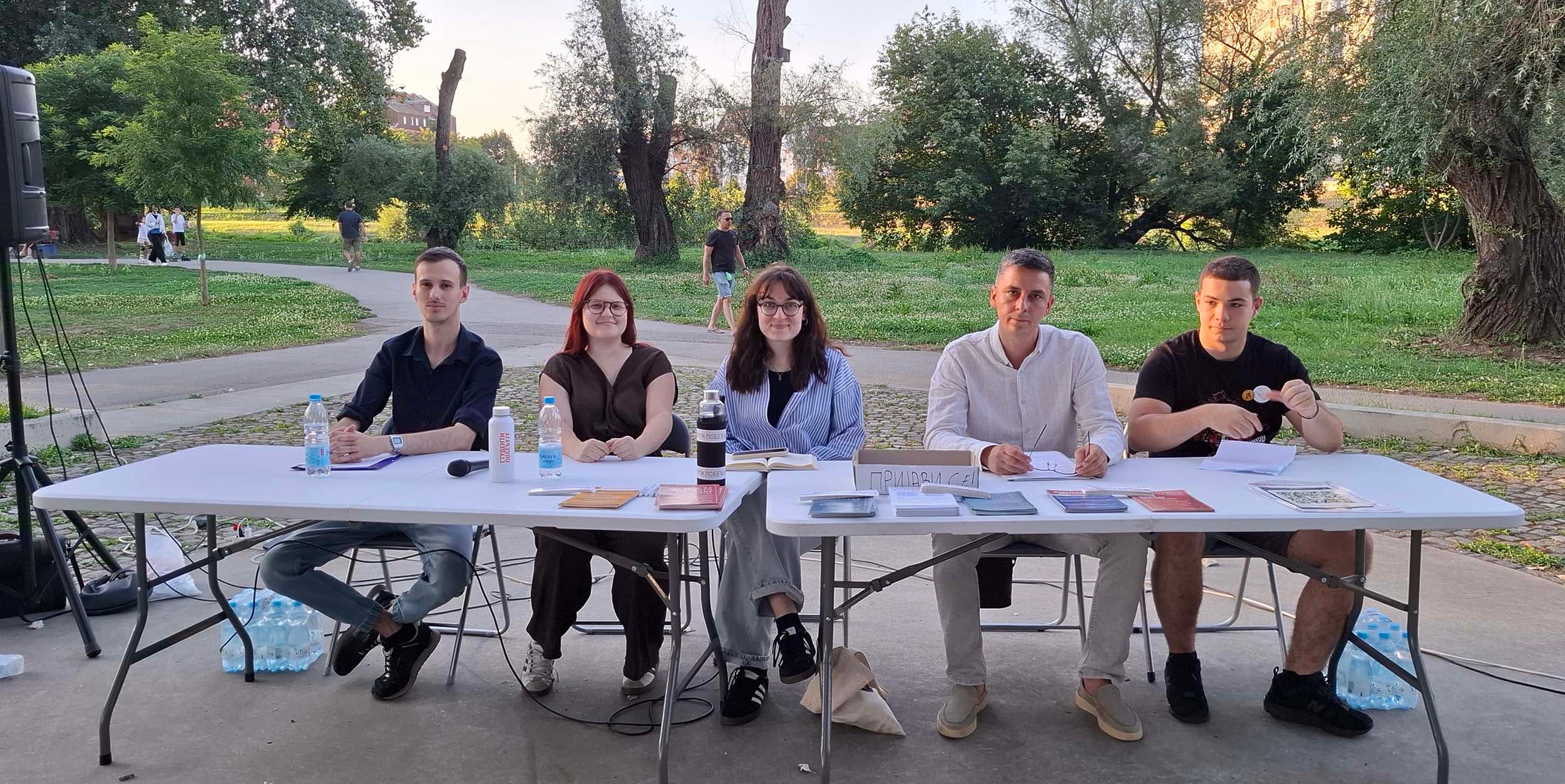 Veliko interesovanje građana na tribini studenata u Čačku: Organizacija i kontrola su ključ pobede na izborima (VIDEO)