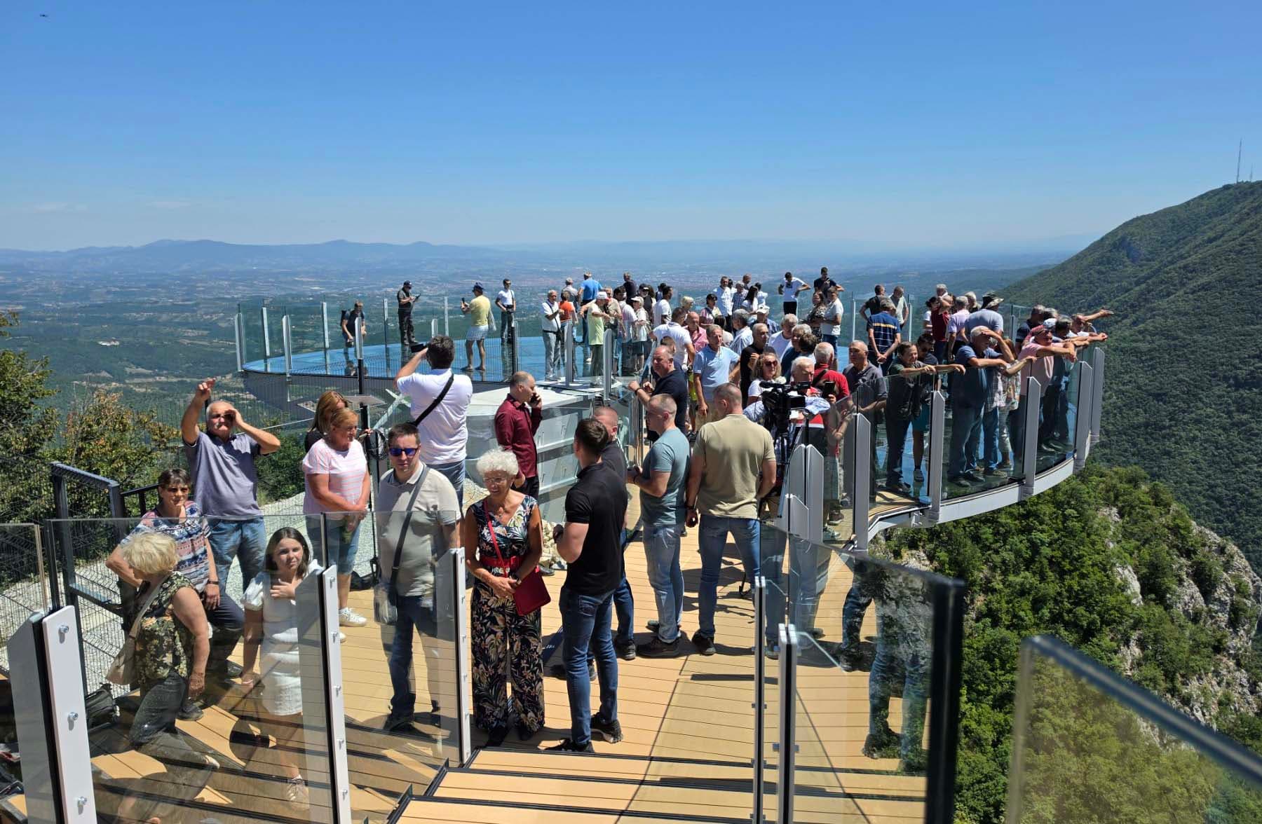 Turistička organizacija Čačak objavila broj posetilaca tokom prvog vikenda na Kablar Skywalk-u